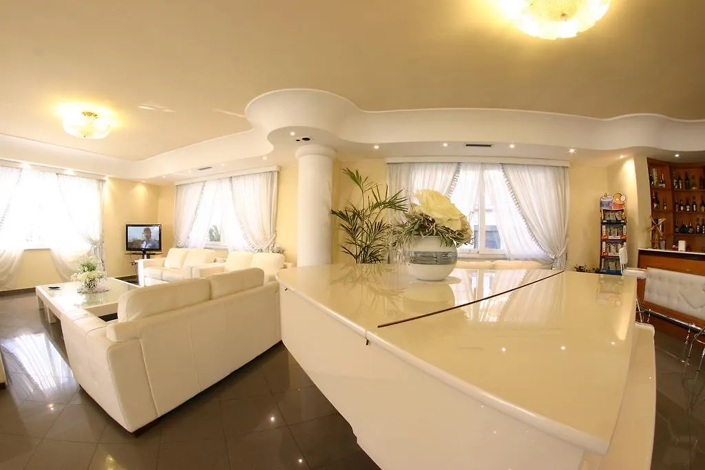 Hotel Luxor Casoria 3*,